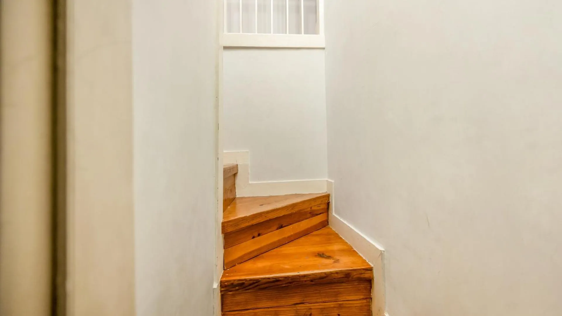 BmyGuest - Lisbon Inner Bairro Alto Appartement