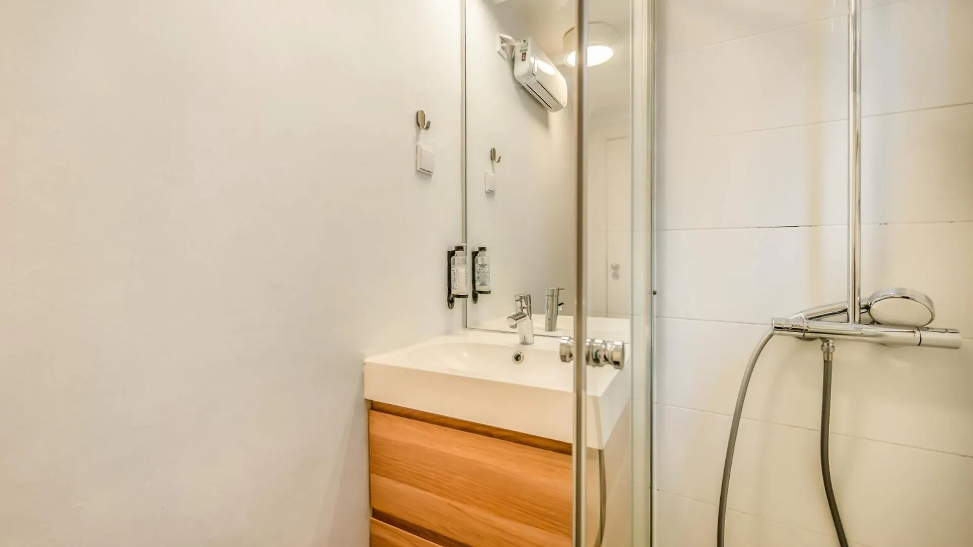 Bmyguest - Lisbon Inner Bairro Alto 0*,  Portogallo